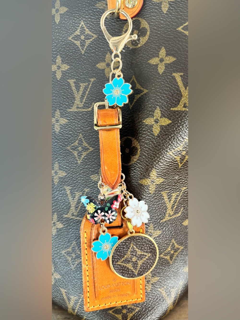 Authentic Louis Vuitton
Vachetta Bag Charm,Upcycled LV Charm, butterfly, flowers - Picture 2 of 7
